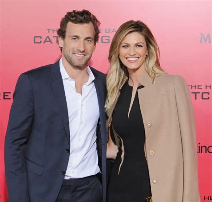 Jarret Stoll Net Worth - Wiki, Age, Weight and Height, Relationships, Family, and More
