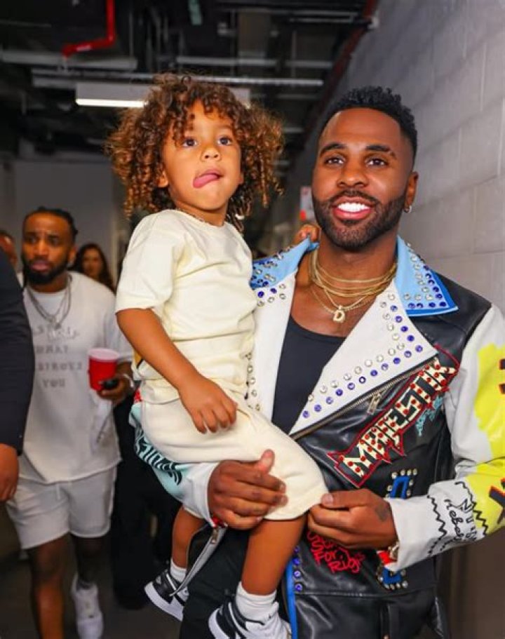 Jason Derulo Biography: Real Name, Age, Parents, Hometown,Girlfriend, Net-Worth, Career, Awards,Instagram, Twitter, Facebook, Latest Songs
