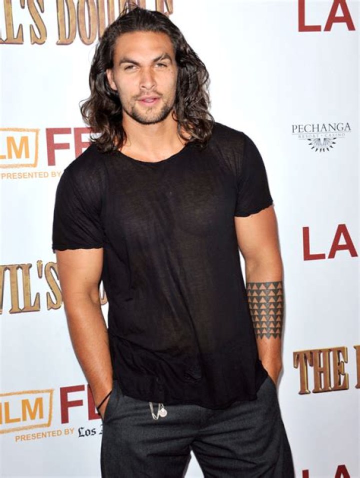 Jason Momoa wants you to touch his 6’4″, 230 lb, all-throbbing-muscle body