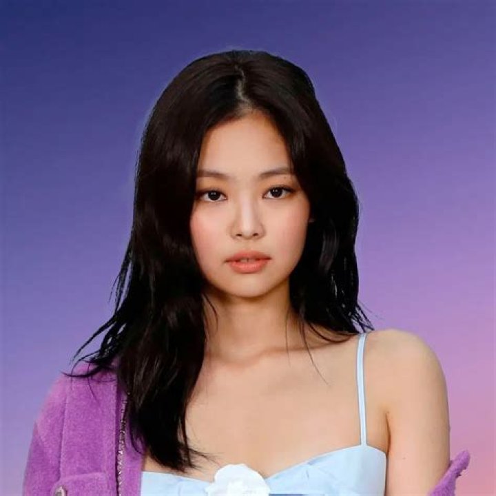 Jennie Vee - Age, Family, Bio