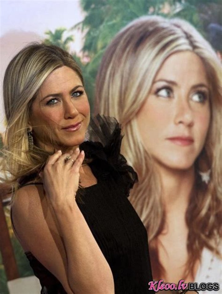 Jennifer Aniston & Brooklyn Decker’s fashion face-off in Berlin