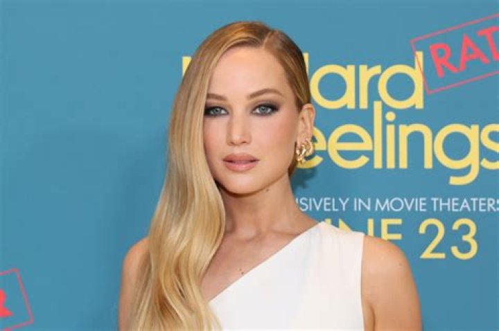 Jennifer Lawrence would never cheat on her boyfriend, unlike a certain trampire