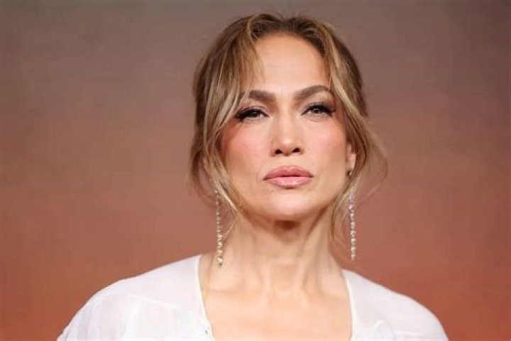 Jennifer Lopez to do triathlon on 9/14, says twins sleep through night