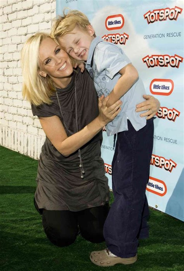 Jenny McCarthy’s son has autism and she’s writing a book about it