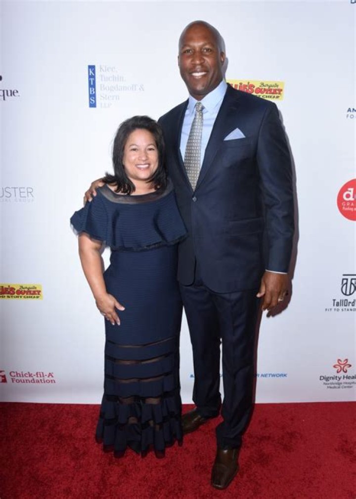 Jermaine Dye Net Worth - Wiki, Age, Weight and Height, Relationships, Family, and More