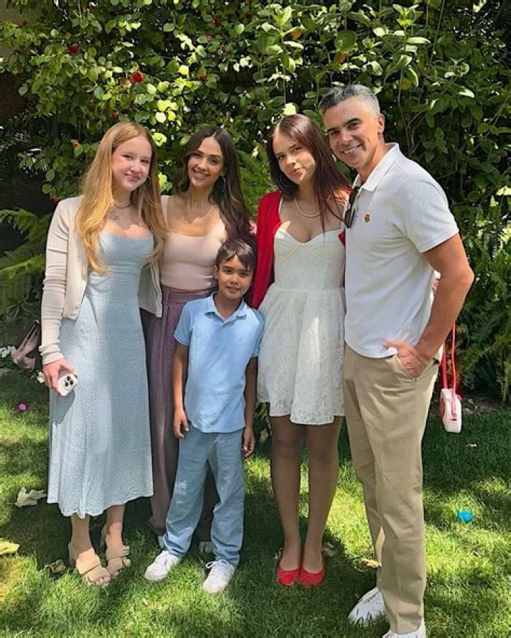Jessica Alba & Cash Warren welcomed baby boy Hayes Alba Warren on NYE