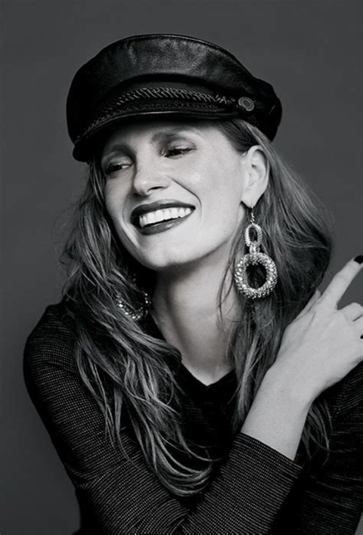 Jessica Chastain says she was “teased a lot… bullied for being a redhead”