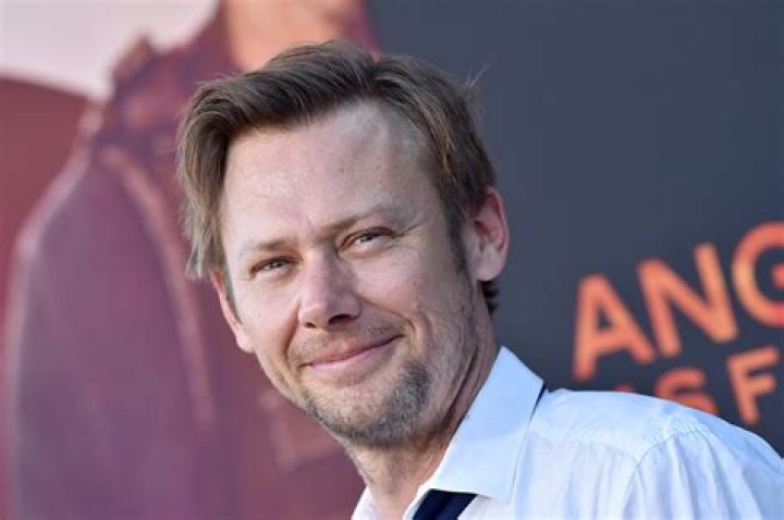 Jimmi Simpson Height - CelebsHeight.org