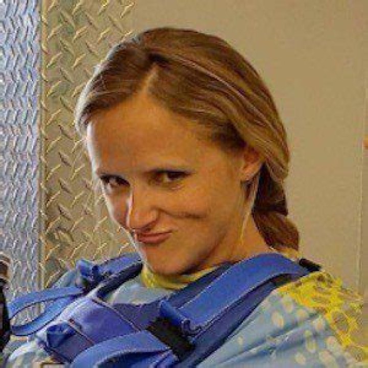 Jinger Olinselot - Age, Family, Bio