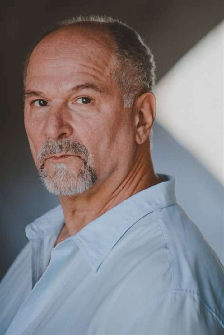 John Kapelos Bio (Wiki) 