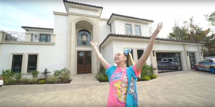 JoJo Siwa Net Worth: Business, Career & Lifestyle