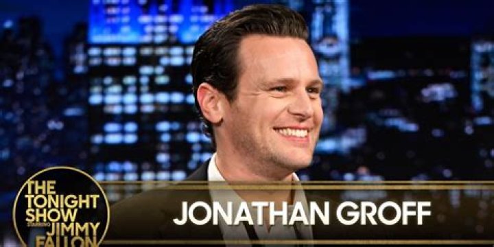 Jonathan Groff Net Worth, Age, Girlfriend, Family, Biography & More