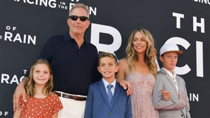 Julian Baumgartner - Age, Family, Bio
