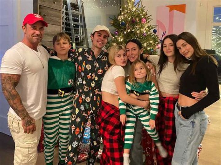 Justin Bieber - Age, Family, Bio