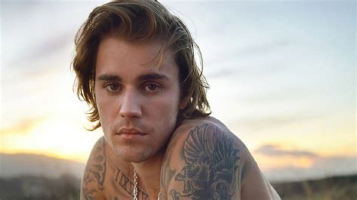Justin Bieber shows off his newly ‘ripped’ & transformed abs: hot or hilarious?