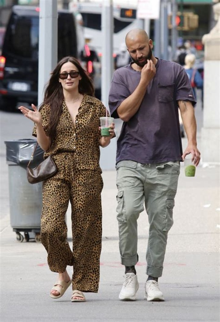 Kacey Musgraves and Cole Schafer have officially broke up