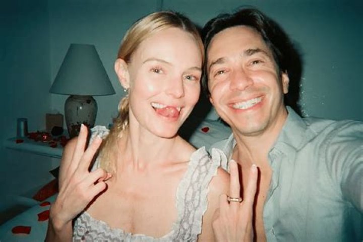 Kate Bosworth and Justin Long ‘Making Out’ in Hawaii beach
