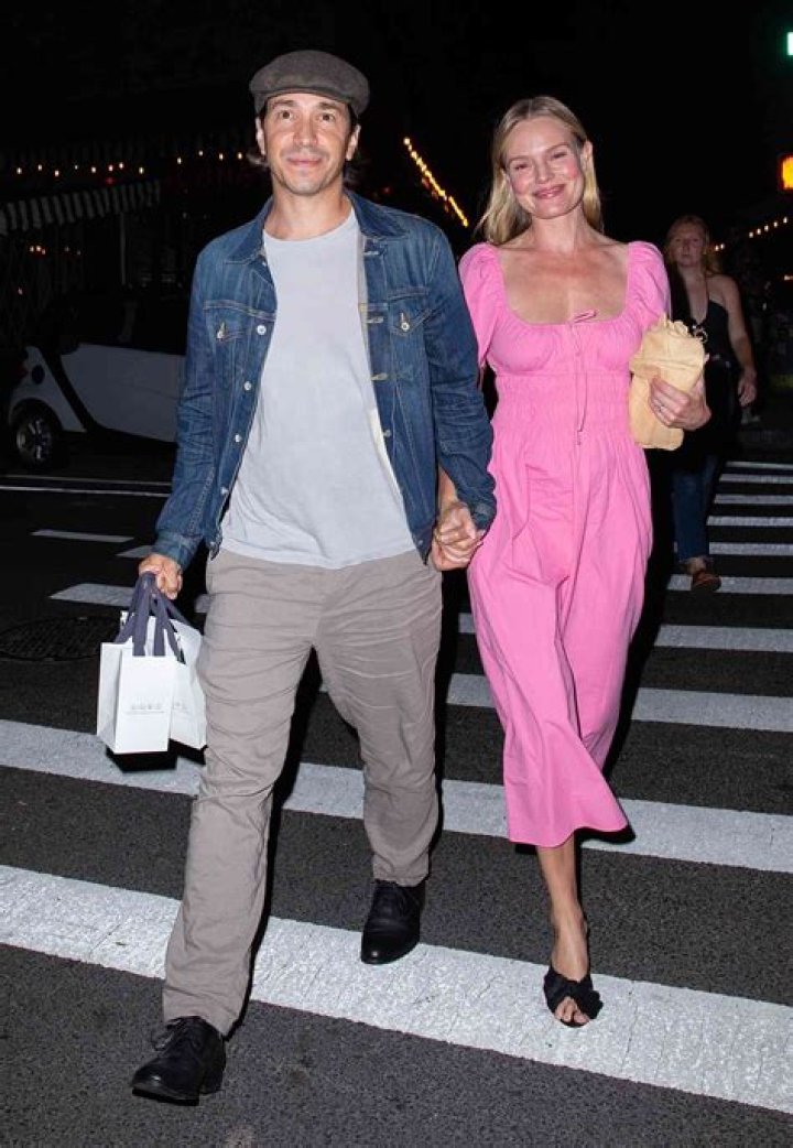 Kate Bosworth & Justin Long are probably engaged & ‘she can’t wait to marry him’