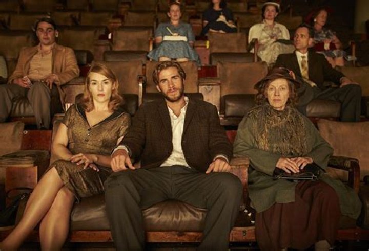 Kate Winslet & Liam Hemsworth are ‘the same age’ in ‘The Dressmaker’: what?