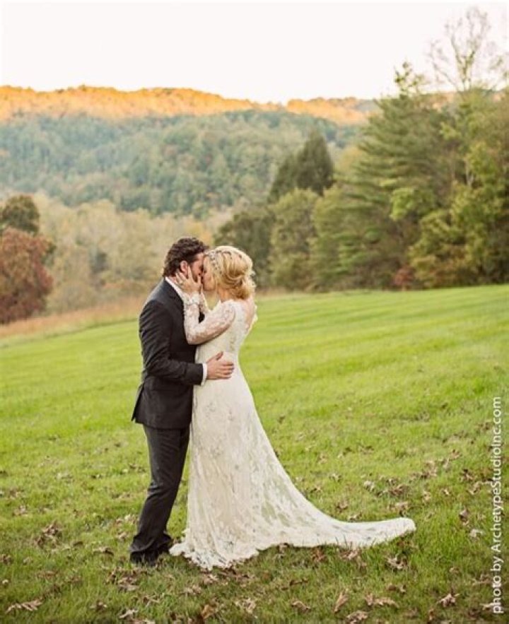Kelly Clarkson shares romantic wedding video, is changing her name