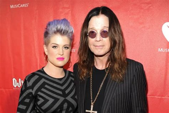 Kelly Osbourne responds to 'weird' rumors over plastic surgery after weight loss
