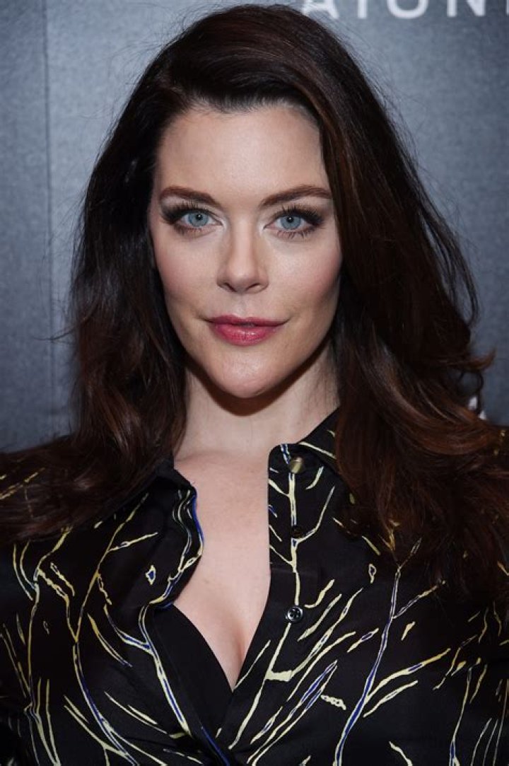 Kim Director Net Worth - Wiki, Age, Weight and Height, Relationships, Family, and More