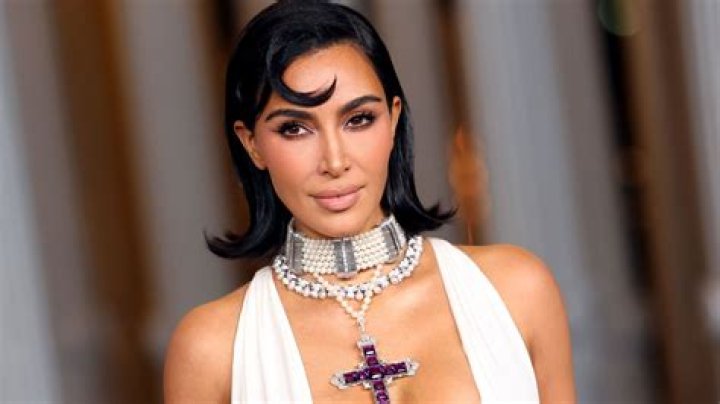 	Kim Kardashian is trying to convince us that Reggie Bush is still interested	