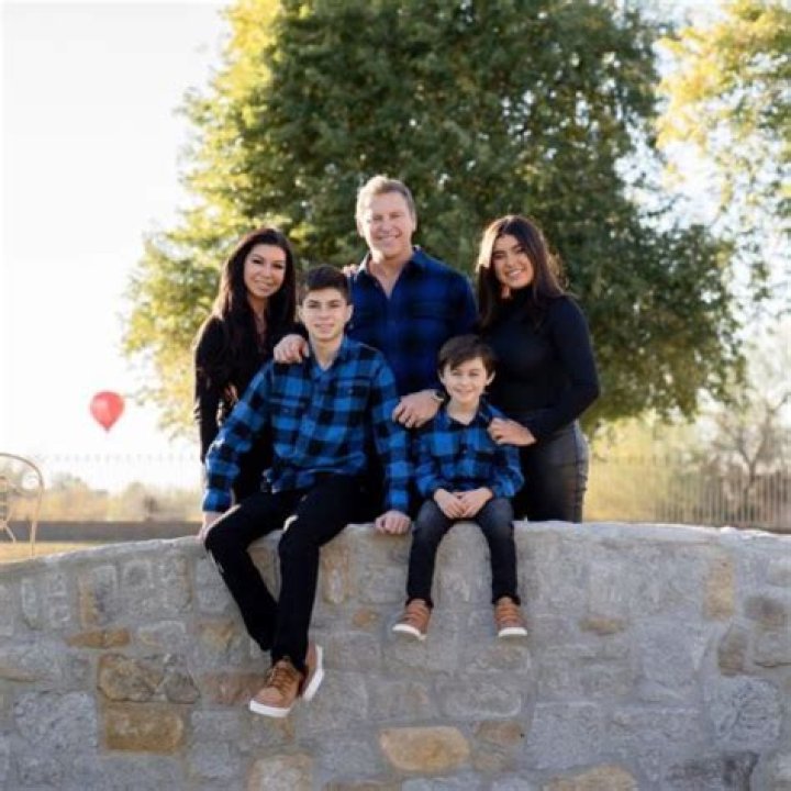 Kira Girard - Age, Family, Bio
