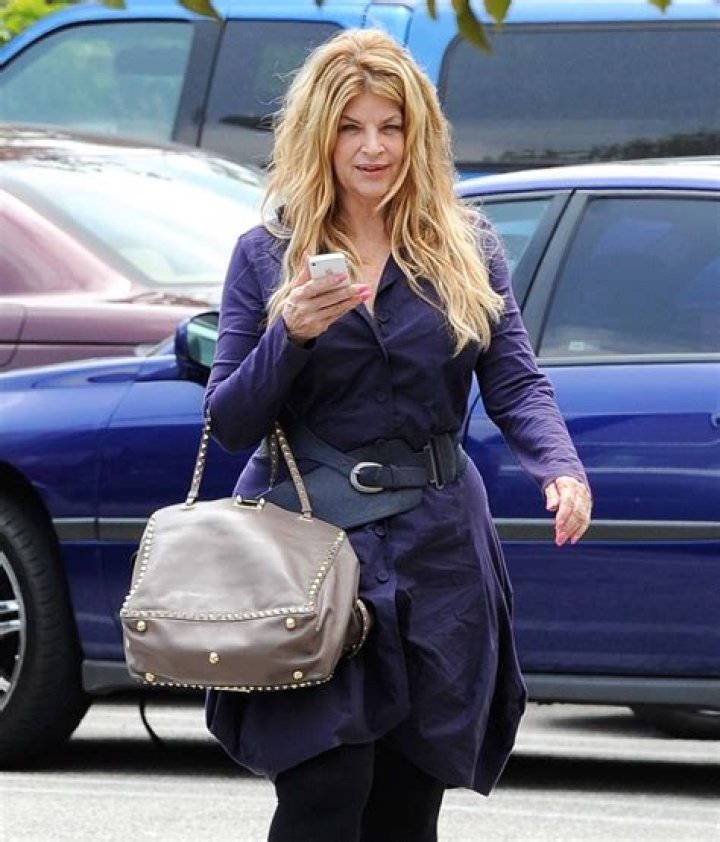 	Kirstie Alley tells celebrities to beat up paparazzi: ‘I applaud anyone who takes a swing’	
