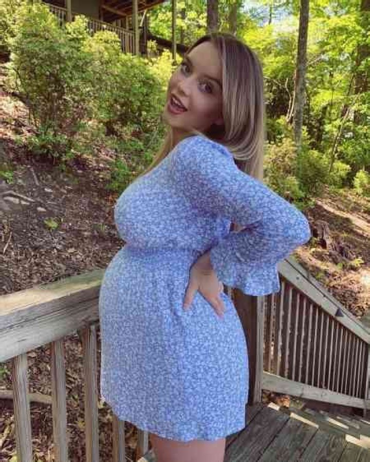 Know the Relationship Status of American Model, Lauren Hanley and Her Net Worth