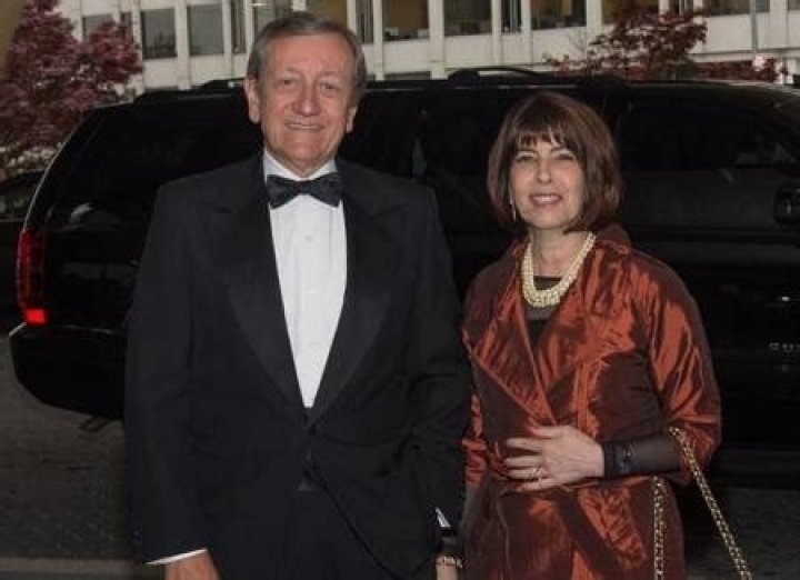 Know the Relationship Status of Famous ABC Journalist, Brian Ross and His Earnings