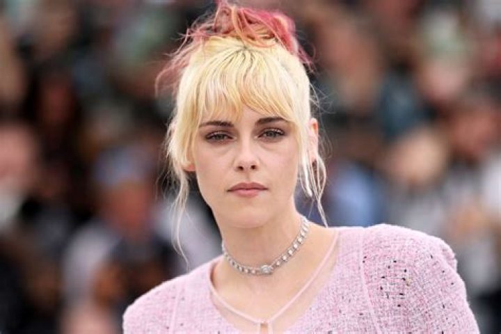 Kristen Stewart dyed her hair light orange for ‘American Ultra’: gross or cute?
