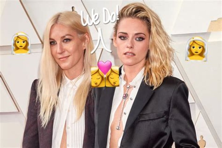 Kristen Stewart is officially back with Alicia Cargile, they’re at Cannes together