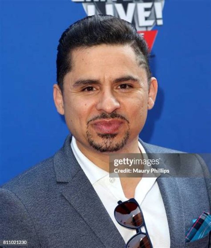 Larry Hernandez (World Music Singer) - Age, Family, Bio