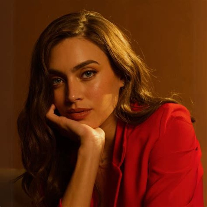 Laura Archbold - Age, Family, Bio