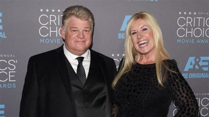 Laura Dotson Bio (Wiki) 