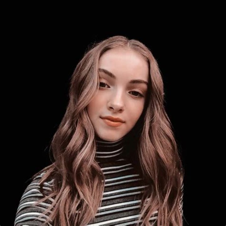 Lauren Urasek - Age, Family, Bio