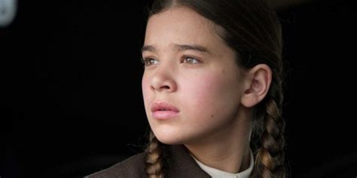 Lea Michele made 14 year-old True Grit star Hailee Steinfeld cry