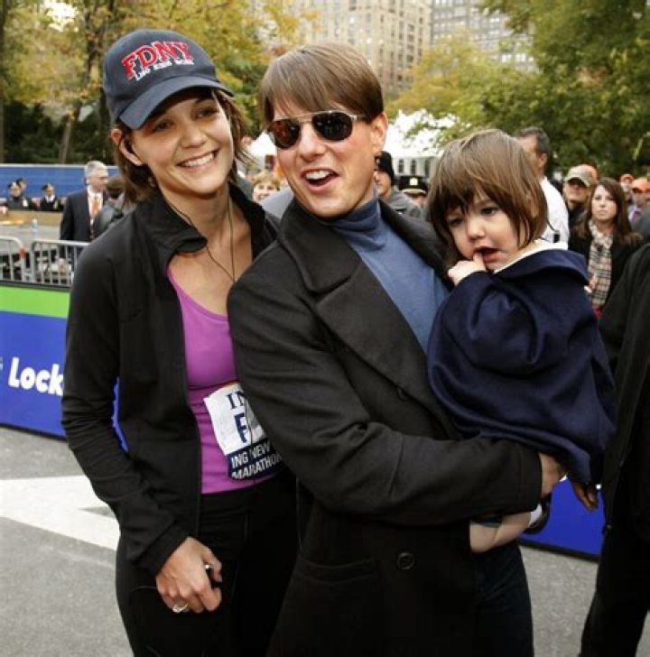 Leah Remini claims Katie Holmes & Tom Cruise neglected Suri as a baby