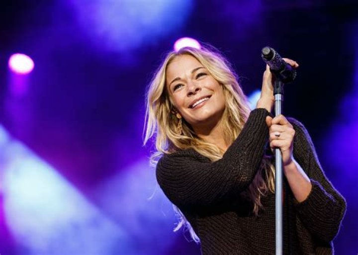 LeAnn Rimes, Twitter warrior: ‘Name calling and twitter rants are so 2012.’