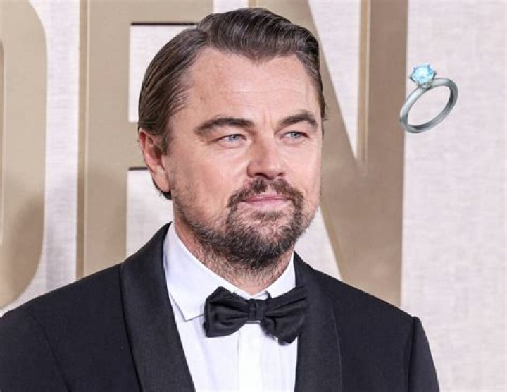 	Leonardo DiCaprio is not engaged to Vittoria Ceretti, despite her diamond ring	