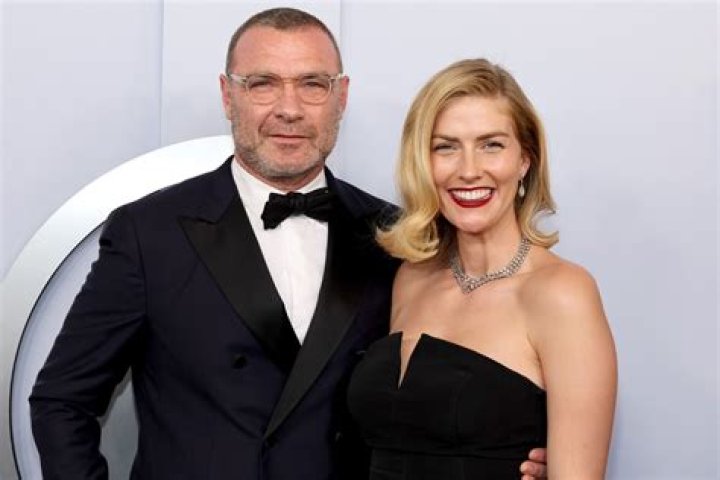Liev Schreiber and girlfriend Taylor Neisen enjoy Labor Day in the Hamptons with some friends!