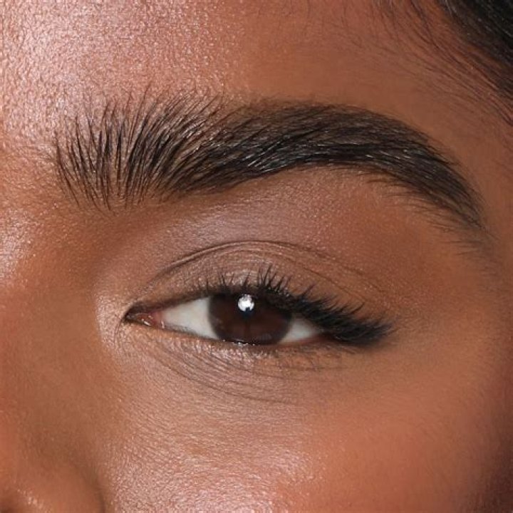 Lily Collins “embraces” her bigger, fuller, unplucked “quirky” eyebrows