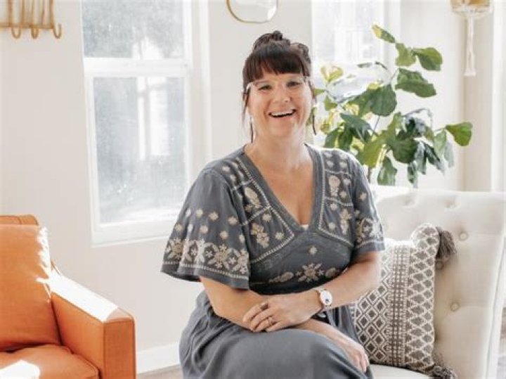 Lyndsay Lamb Bio (Wiki) 