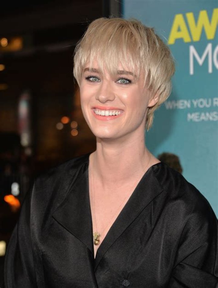 Mackenzie Davis Net Worth - Wiki, Age, Weight and Height, Relationships, Family, and More