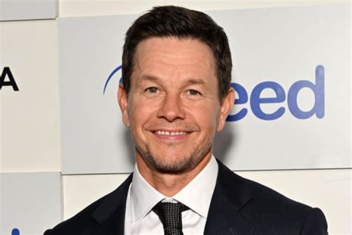 Mark Wahlberg on Deflategate: ‘They don’t like winners, Tom Brady is the best ever’