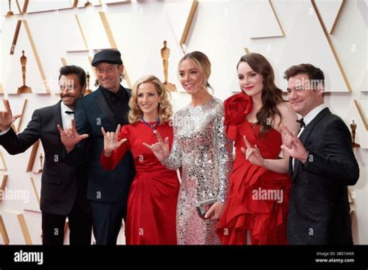 Marlee Matlin in Monique Lhuillier at the Oscars: classic and elegant