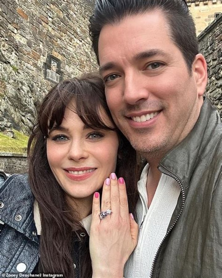 Married life going well!! Jon Scott and his wife, Sharon Scott are married since decades and living peacefully with their children!!
