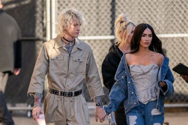 “Megan Fox & Machine Gun Kelly are officially back together” links