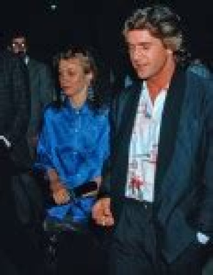 Mel Gibson’s divorce finalized, Robyn Gibson walks away with $400 million?